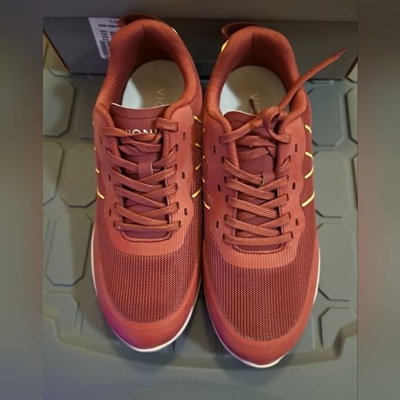 VIONIC SNEAKERS brand new AUDIE COMFORT Walking sneakers COLOR is SHIRAZ 7.5M - Picture 6 of 9